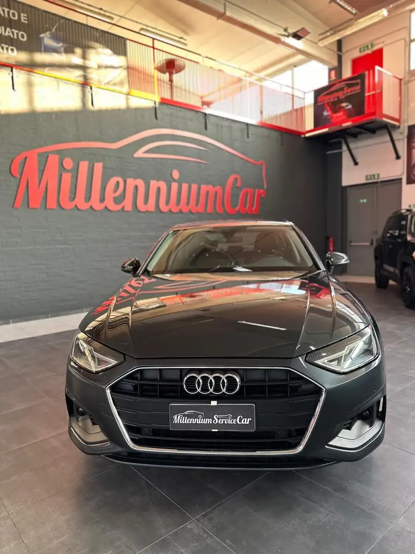 Audi A4 30 TDI/136 CV S tronic Business Gris - 2