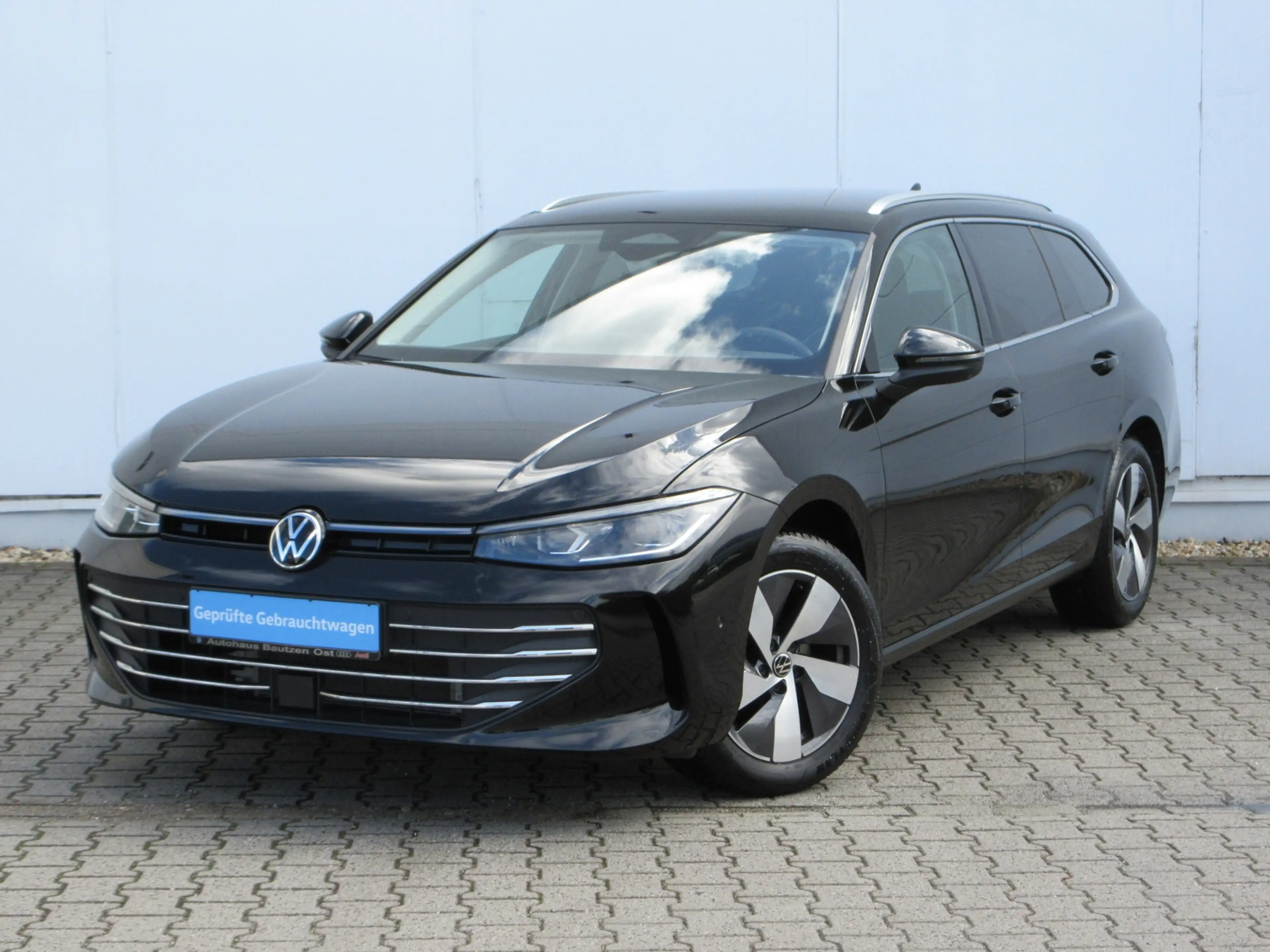 Volkswagen Passat Variant 1.5 eTSI DSG IQ.DRIVE-PAKET/17-ZOLL+DCC-PRO/AHK/M — photo 2