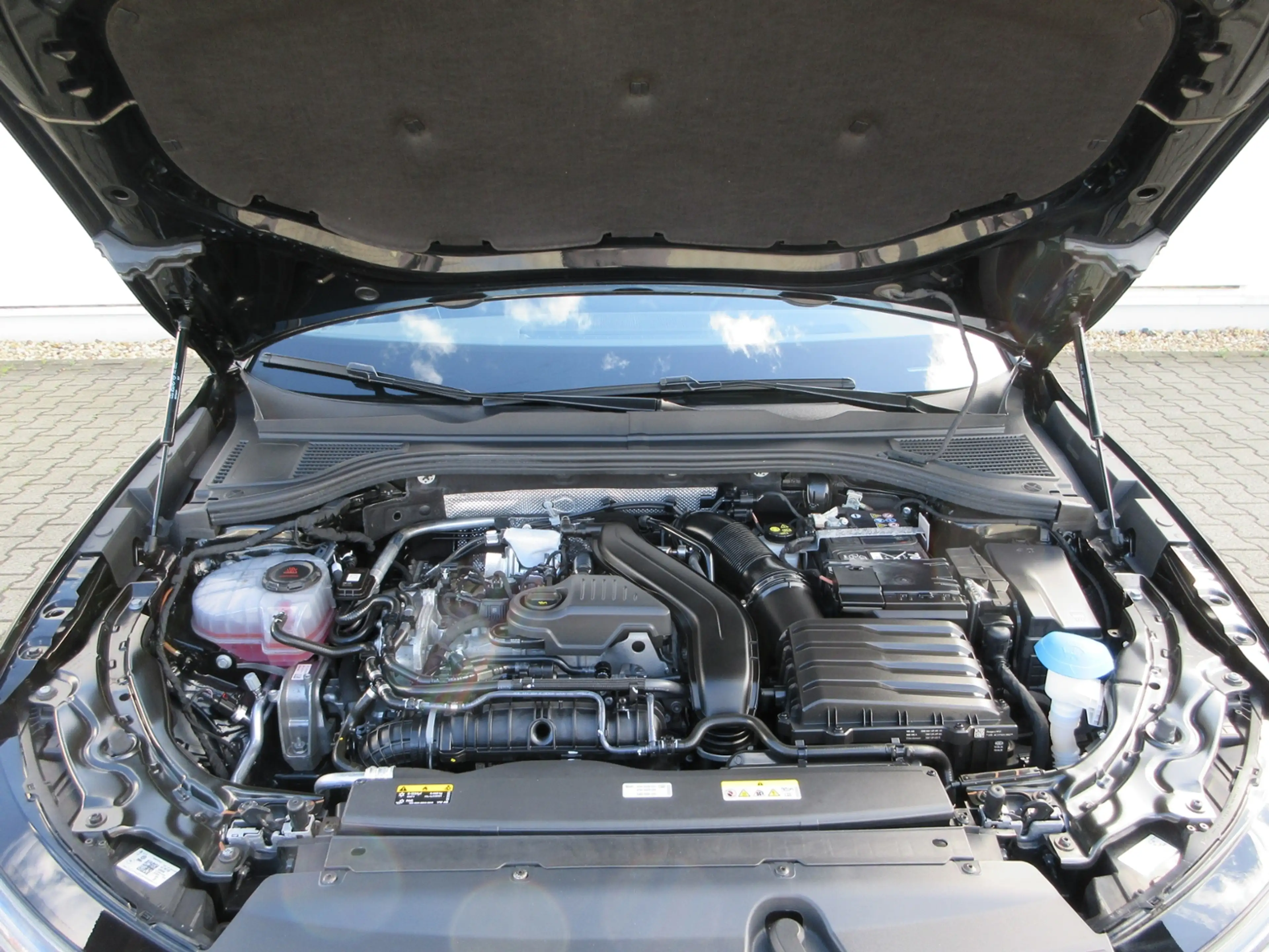 Volkswagen Passat Variant 1.5 eTSI DSG IQ.DRIVE-PAKET/17-ZOLL+DCC-PRO/AHK/M — photo 11