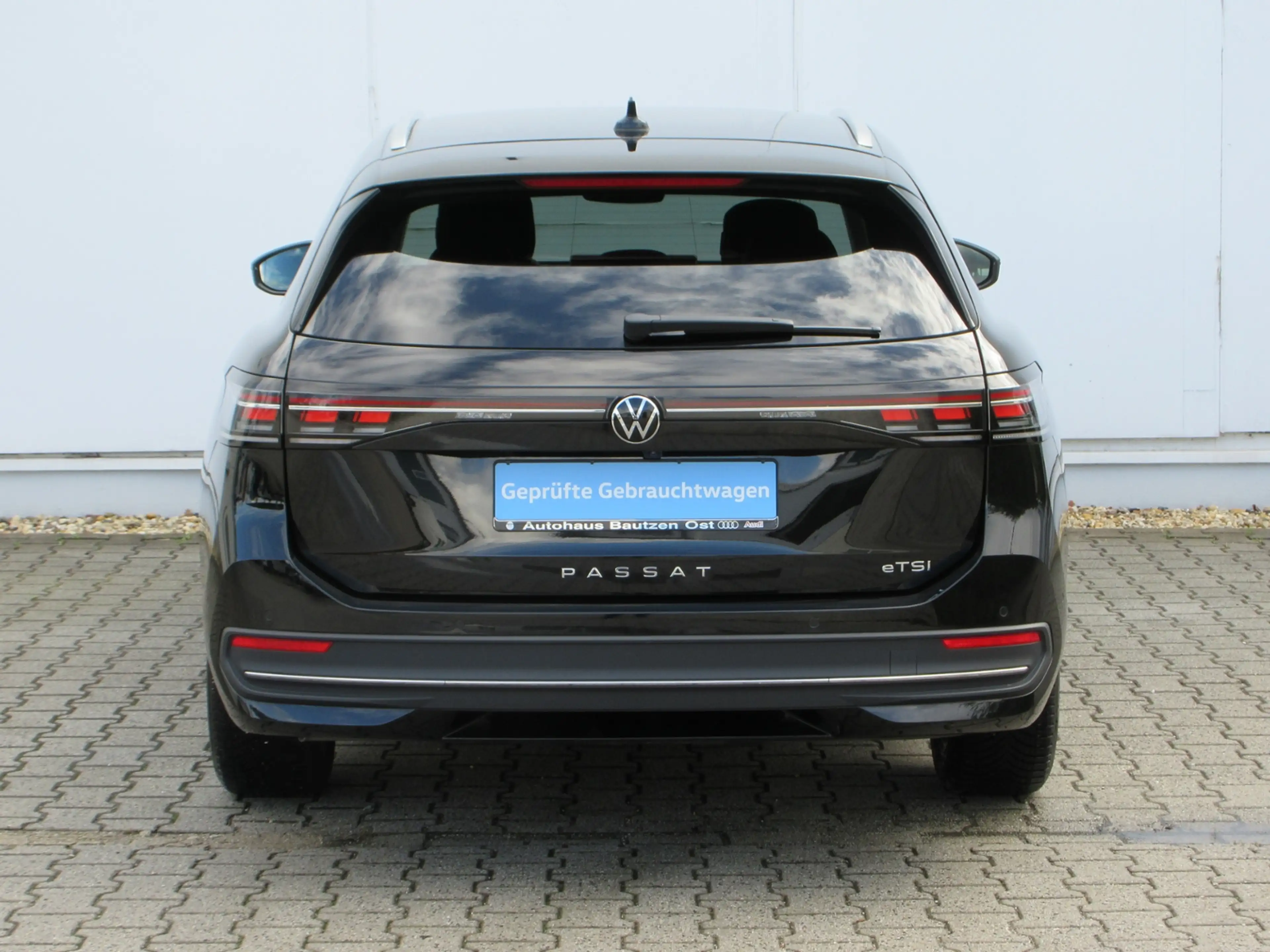 Volkswagen Passat Variant 1.5 eTSI DSG IQ.DRIVE-PAKET/17-ZOLL+DCC-PRO/AHK/M — photo 10