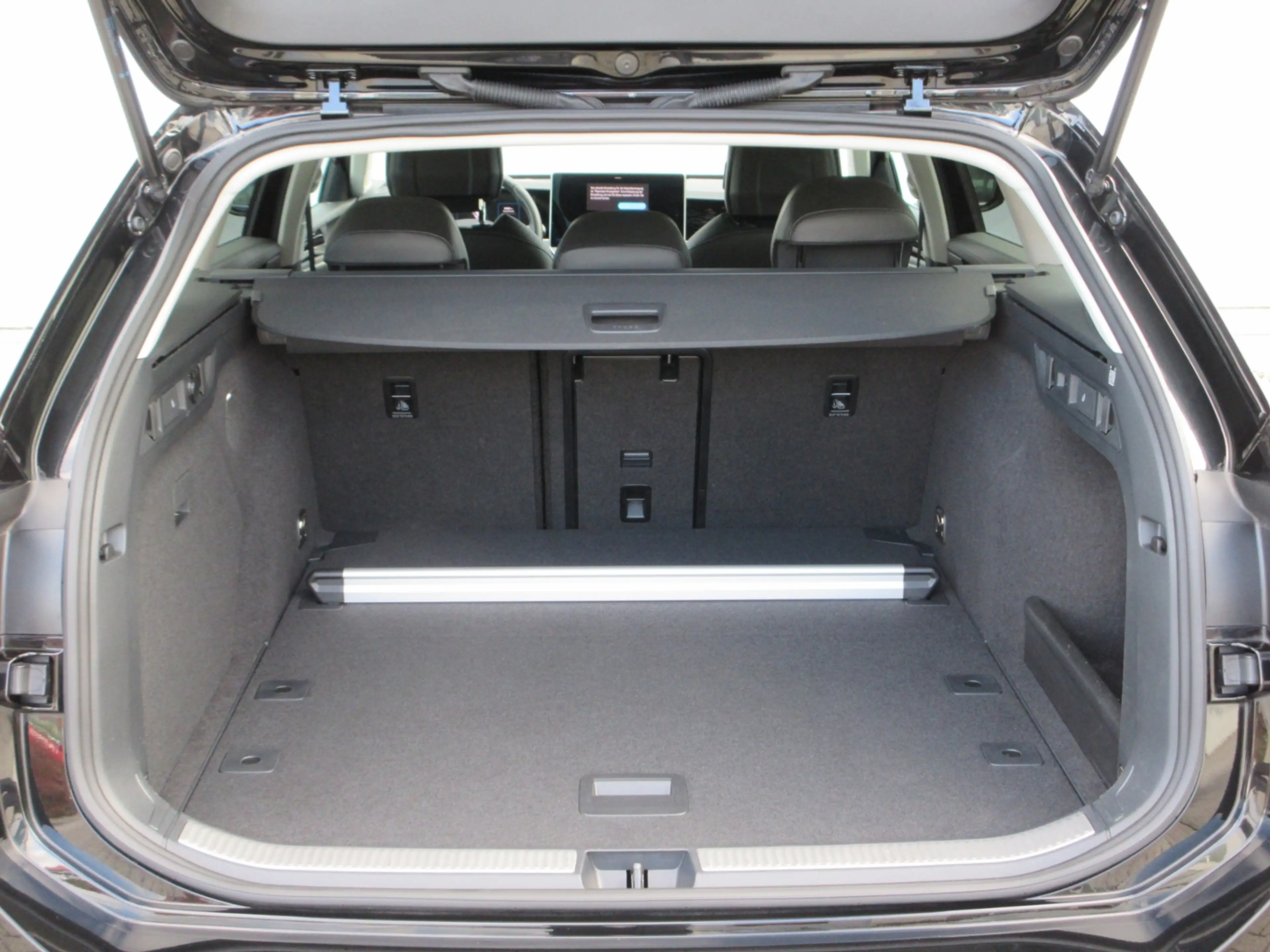Volkswagen Passat Variant 1.5 eTSI DSG IQ.DRIVE-PAKET/17-ZOLL+DCC-PRO/AHK/M — photo 13