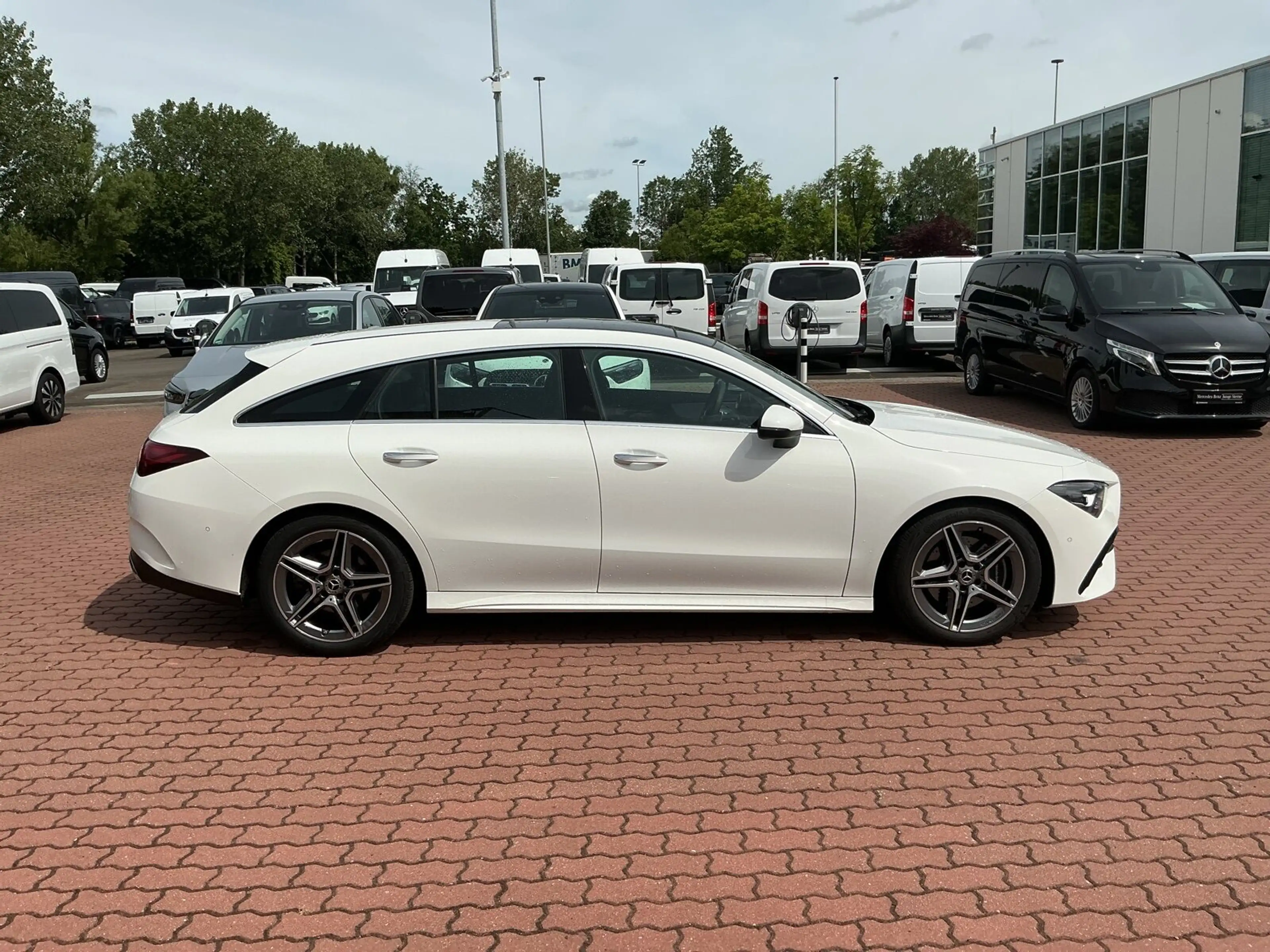 Mercedes-Benz CLA 200 CLA 200 SB AMG PanoD RüKam Keyless Go Spiegelpak — photo 8