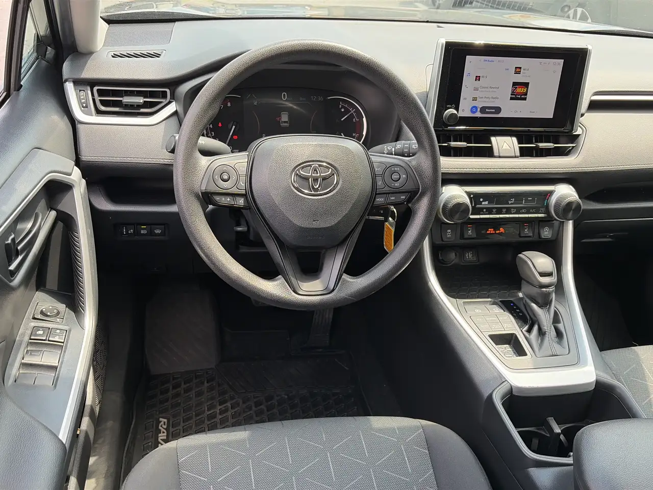 Toyota RAV 4 снимка Toyota RAV 4