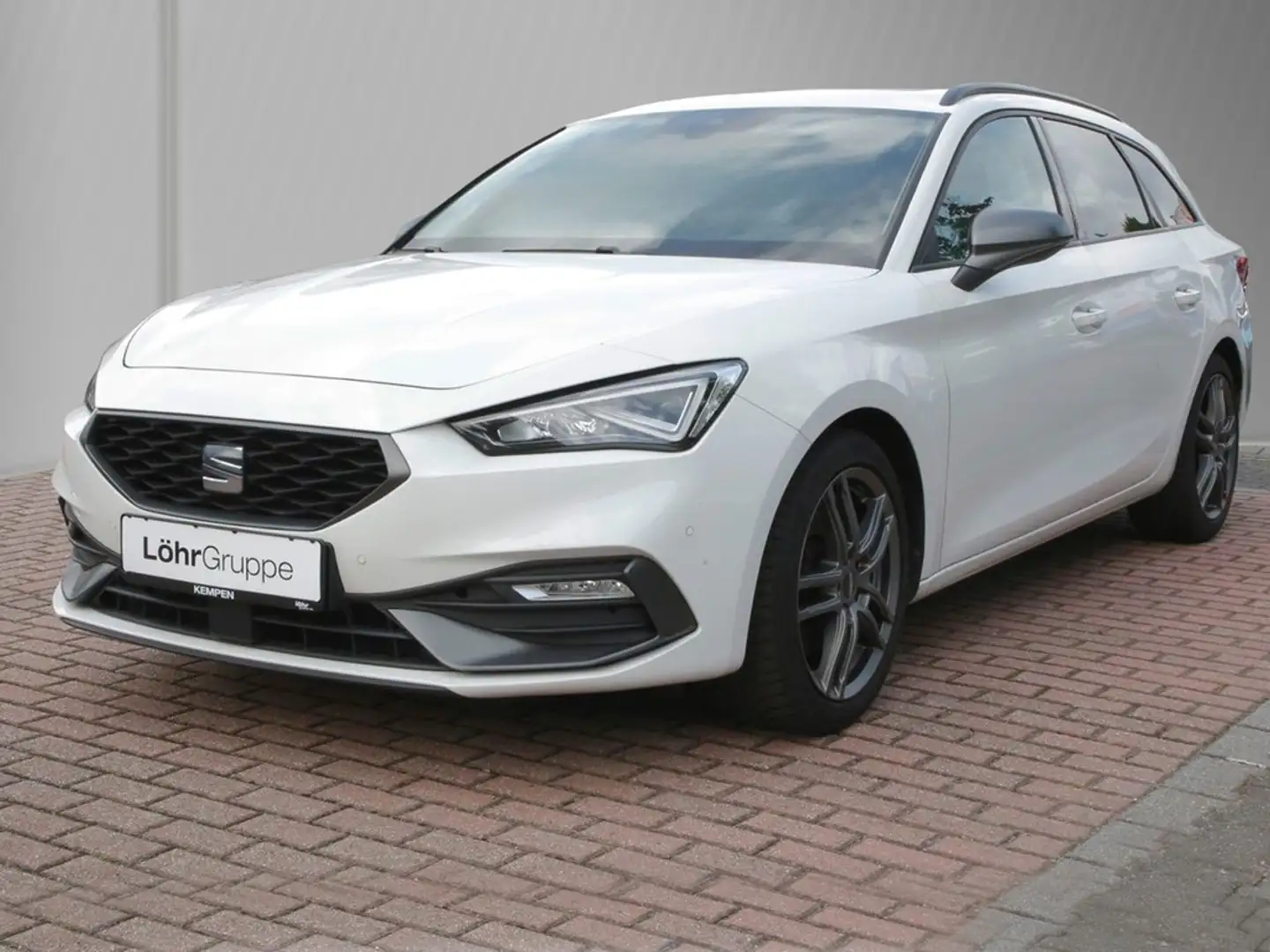 SEAT Leon ST 2.0 TDI 4Drive DSG FR Pano Navi+VC ACC RFK+P... Weiß - 2