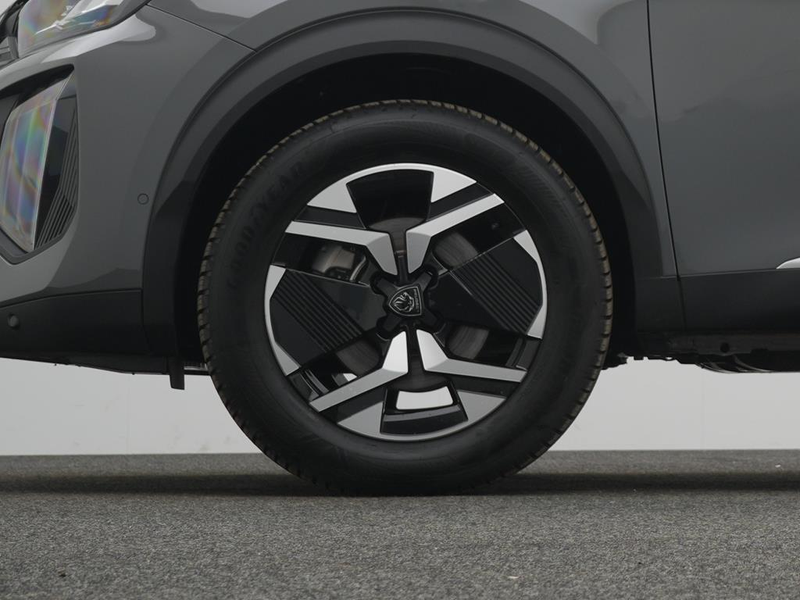 Peugeot 2008 ALLURE HYBRID 145 e-DSC6 — photo 9