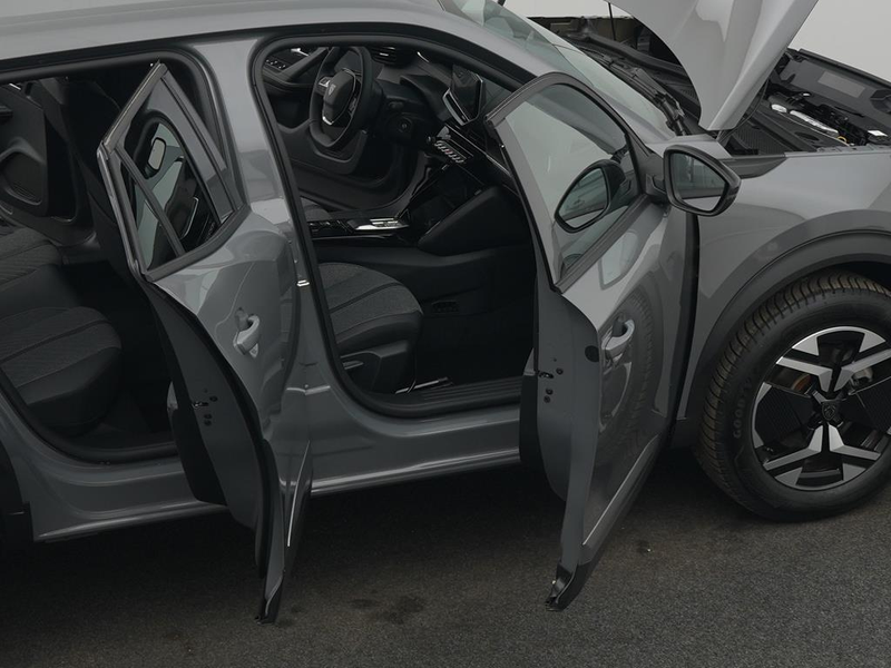 Peugeot 2008 ALLURE HYBRID 145 e-DSC6 — photo 12