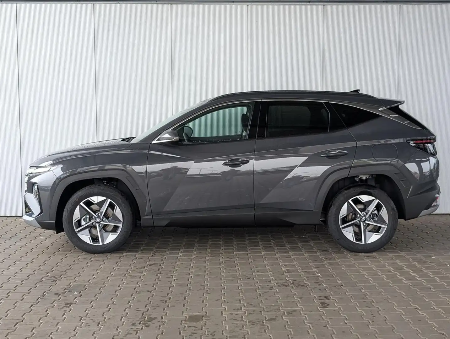 Hyundai TUCSON NX4 GO 1,6 T-GDi 2WD 6MT 160 PS / Sitz... Grijs - 2