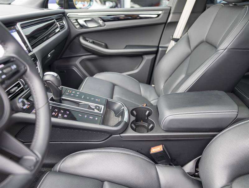 2024 Porsche Macan GTS Gray thumb 28