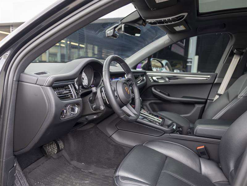 2024 Porsche Macan GTS Gray thumb 18