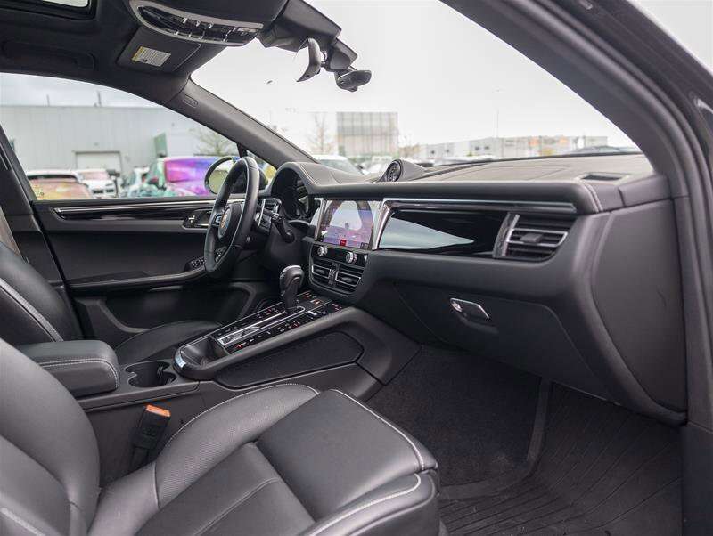 2024 Porsche Macan GTS Gray thumb 23