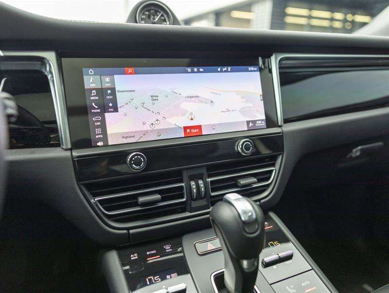 2024 Porsche Macan GTS Gray thumb 32