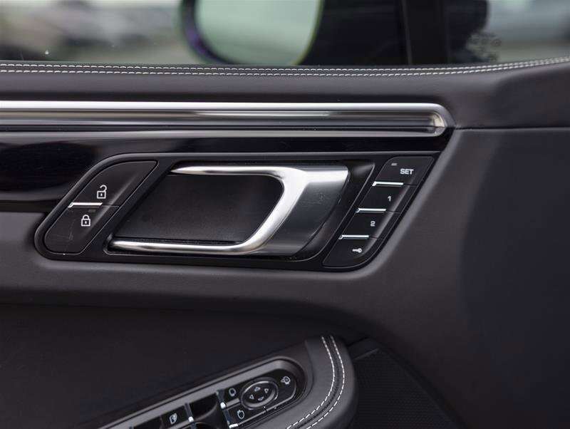 2024 Porsche Macan GTS Gray thumb 16