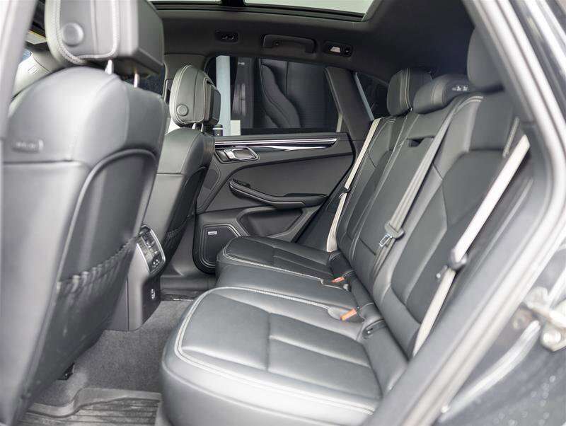 2024 Porsche Macan GTS Gray thumb 21