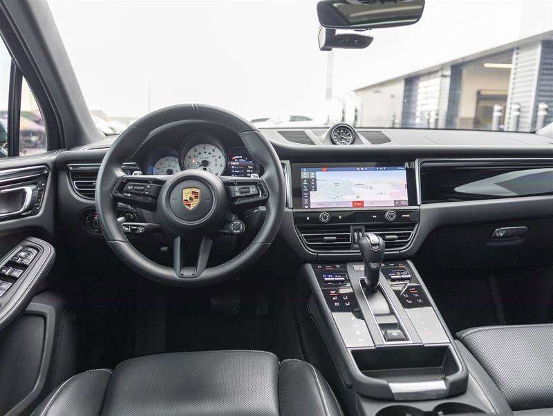2024 Porsche Macan GTS Gray thumb 25