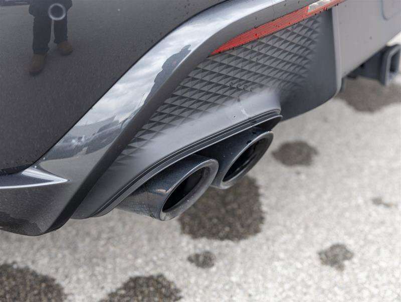 2024 Porsche Macan GTS Gray thumb 13