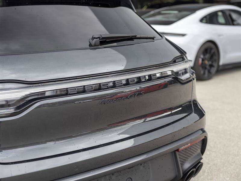 2024 Porsche Macan GTS Gray thumb 10
