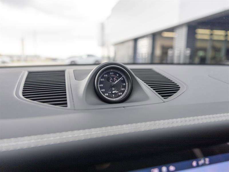 2024 Porsche Macan GTS Gray thumb 33