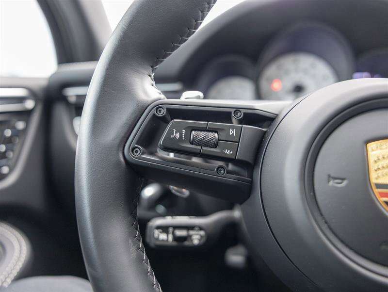 2024 Porsche Macan GTS Gray thumb 30