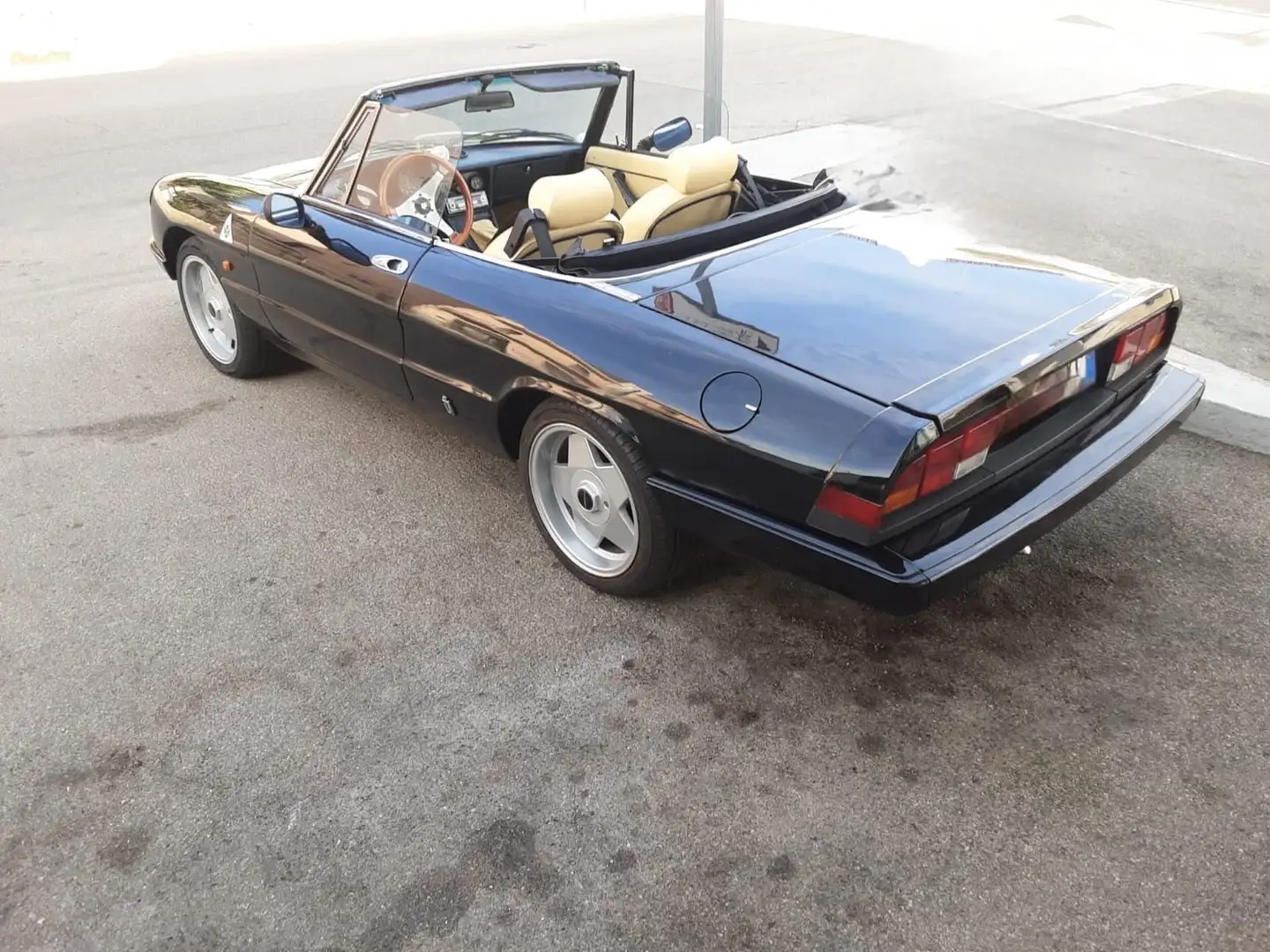 Alfa Romeo Spider 2.0 Schwarz - 2