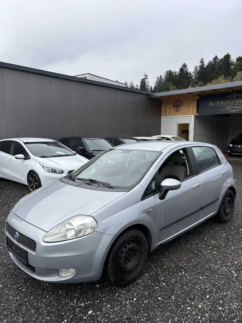 Fiat Punto 1,2 Active Grau - 1