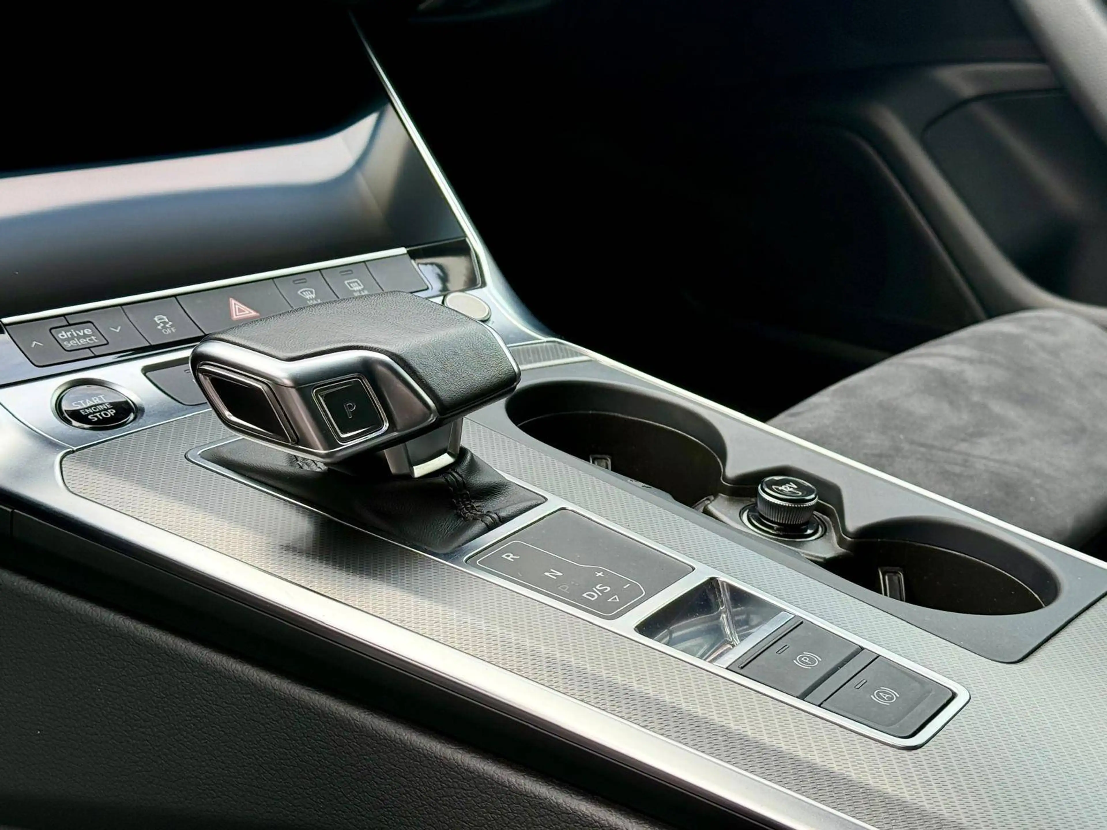 Audi A6 AVANT 2.0 TDI AUTO ALCANTARA PHARES LED GPS CARPLAY CAMERA — photo 13