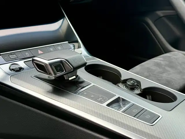Audi A6 view 13