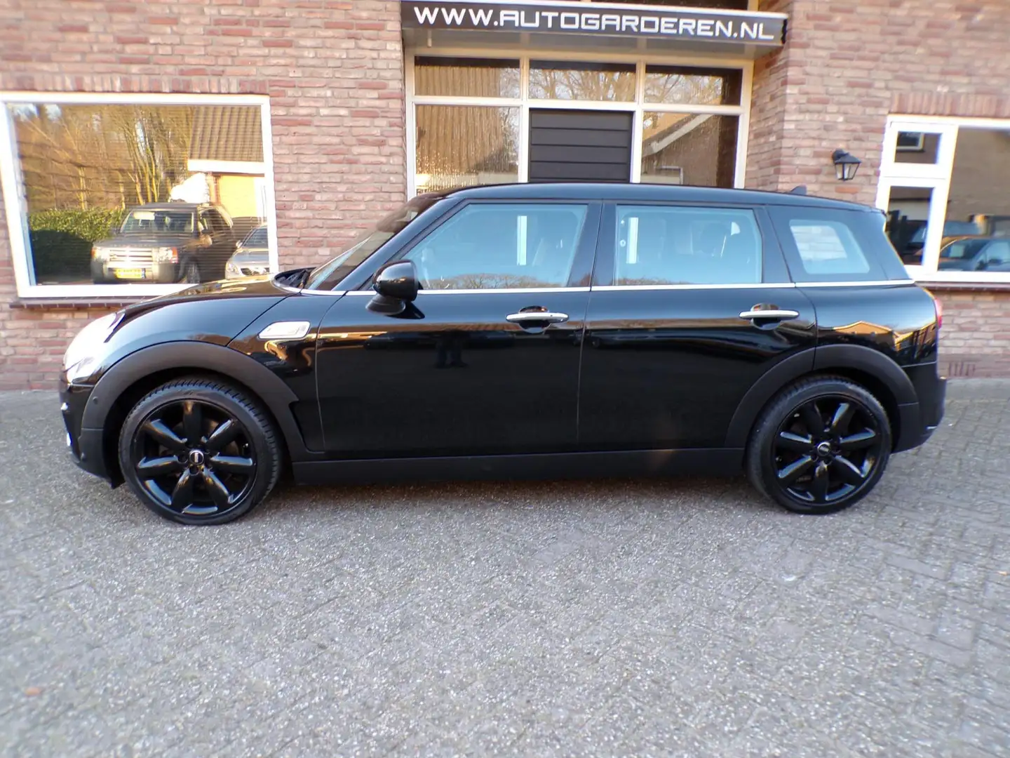 MINI Cooper S Clubman Mini 2.0 Chili Serious Business Automaat / Navi / Zwart - 2
