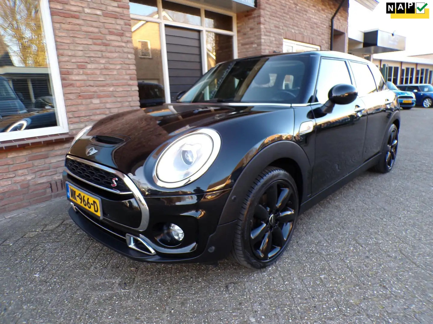 MINI Cooper S Clubman Mini 2.0 Chili Serious Business Automaat / Navi / Zwart - 1