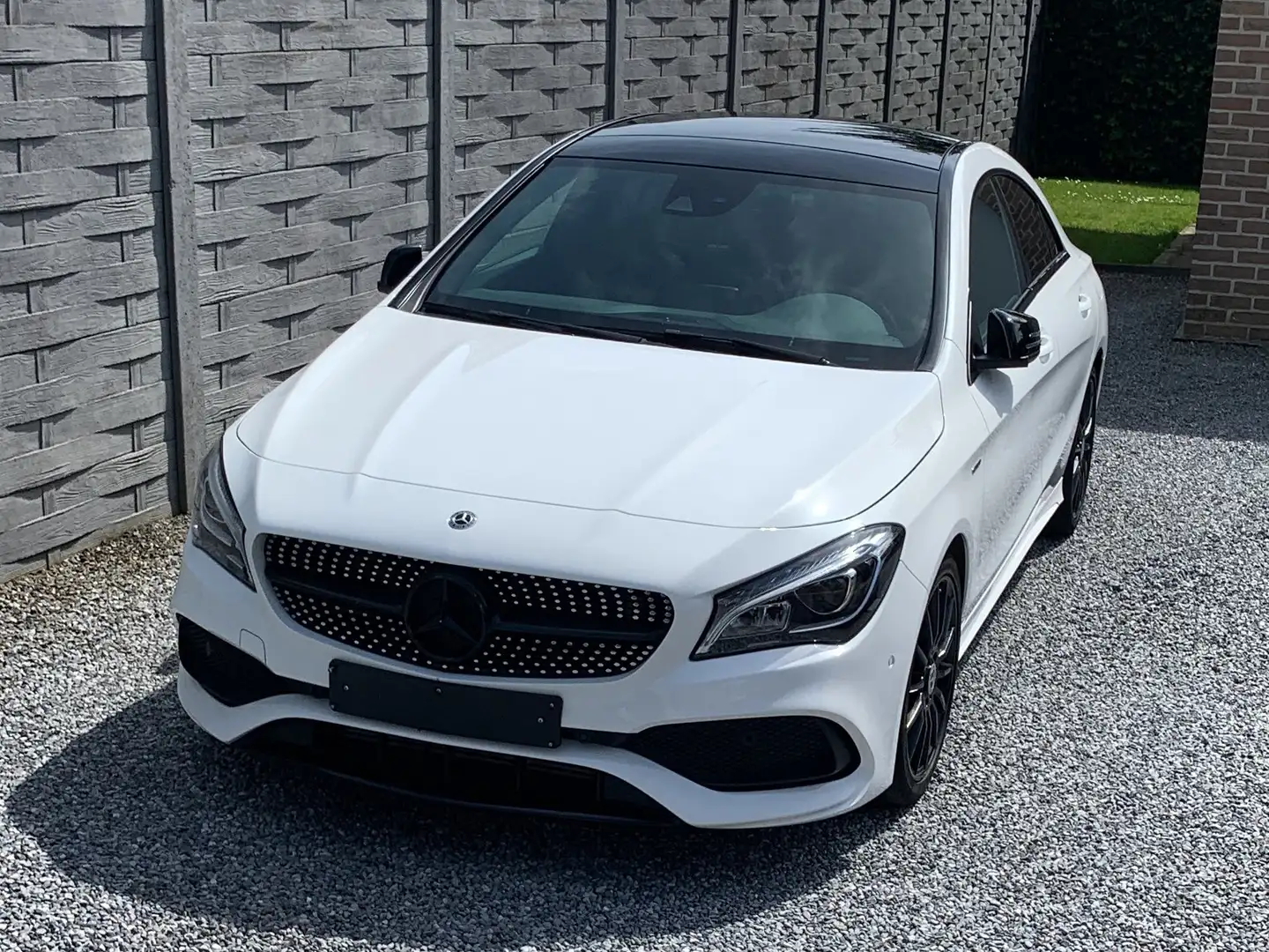 Mercedes-Benz CLA 200 CLA 200 d 4Matic 7G-DCT UrbanStyle Edition Blanc - 1