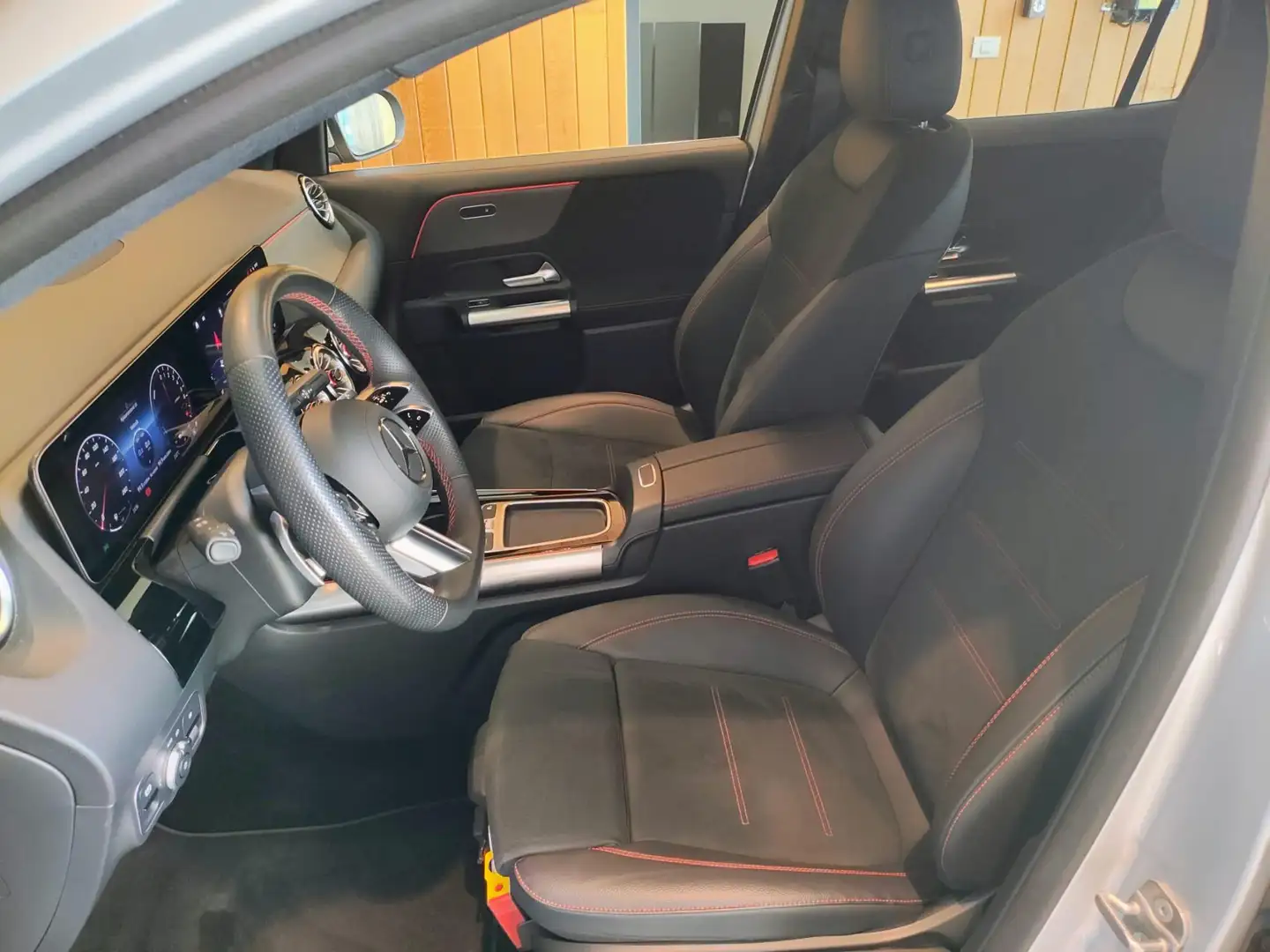 Mercedes-Benz GLA 250 e AMG Line | Verwarmde Zetels | Widescreen | Smart Argent - 2