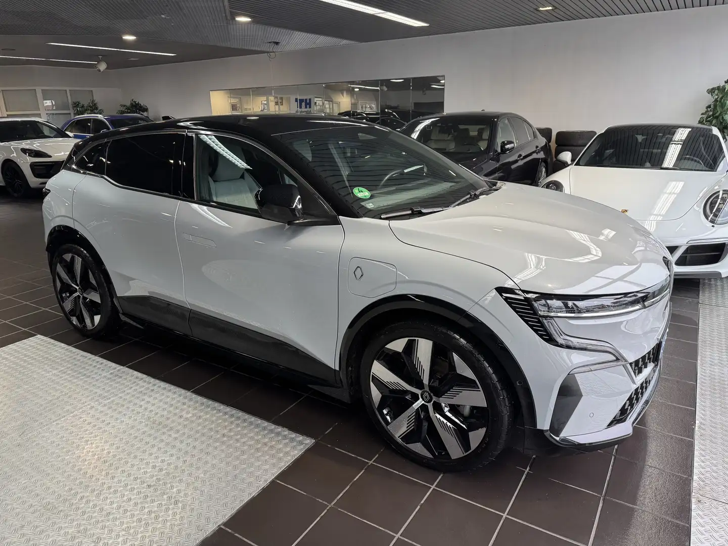 Renault Megane E-Tech Grau - 1