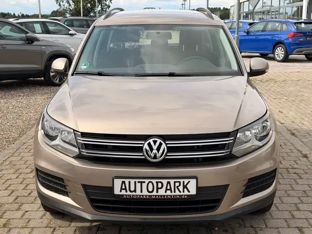Volkswagen Tiguan view 2