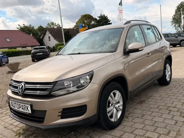 Volkswagen Tiguan view 3