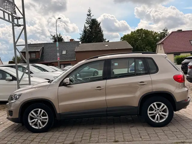 Volkswagen Tiguan view 4