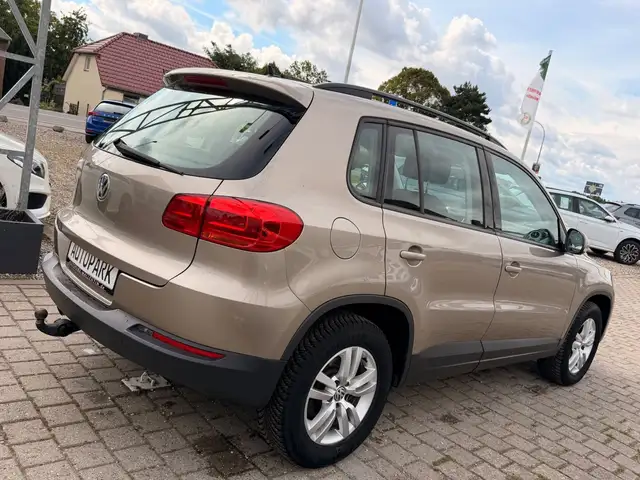 Volkswagen Tiguan view 6