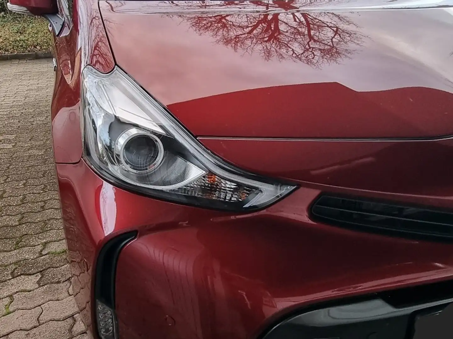Toyota Prius Prius+ (Hybrid) Executive Czerwony - 1
