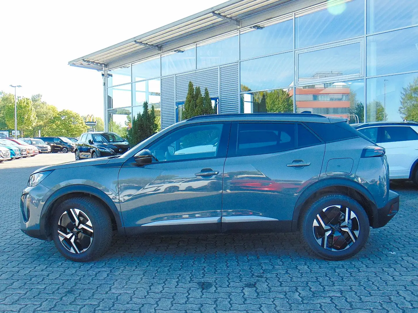 Peugeot 2008 PureTech 130 Allure EAT8 Grijs - 2