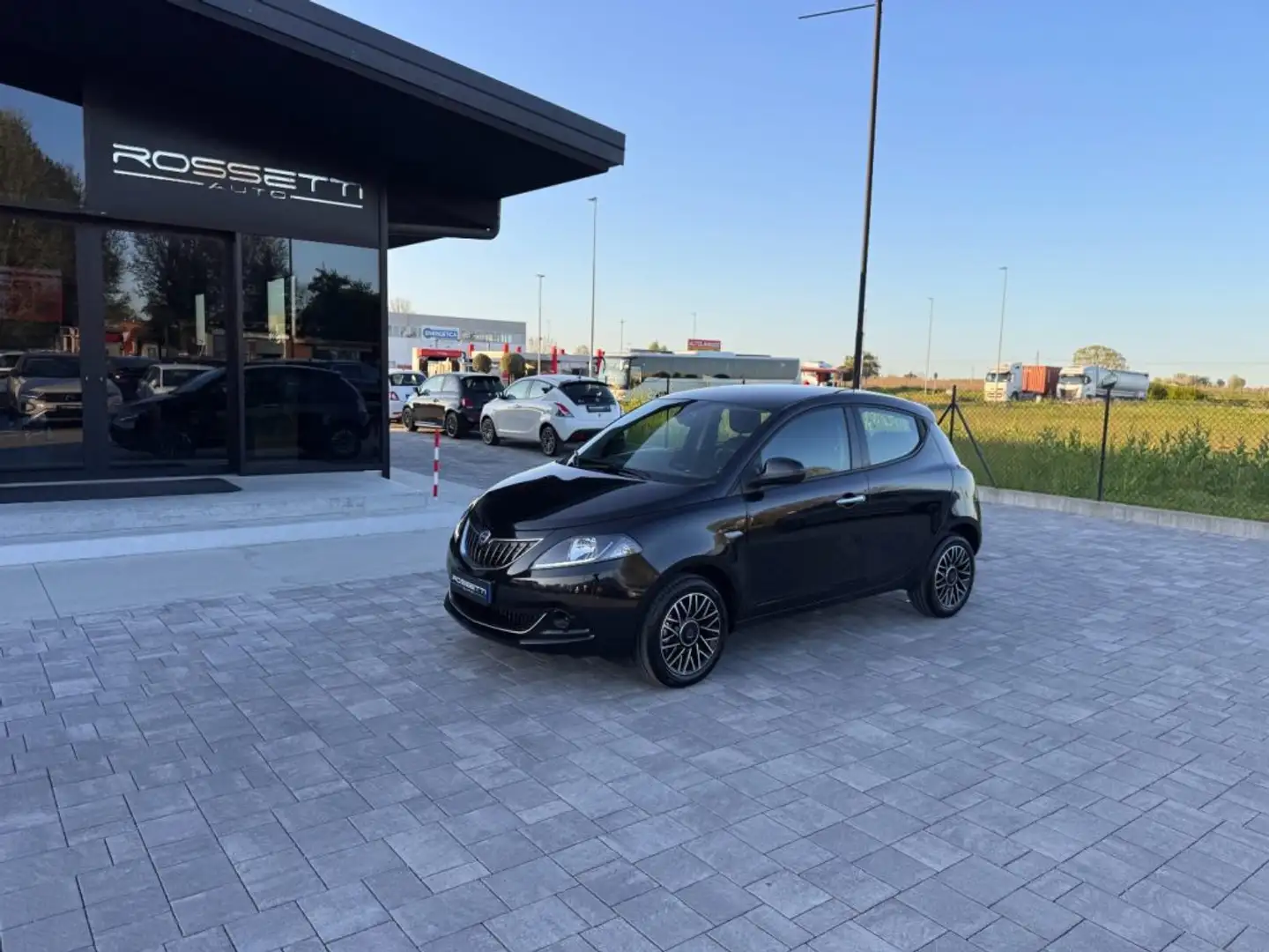 Lancia Ypsilon 1.0 FireFly Platino Hybrid 5p ANCHE NEOPATENTATI Nero - 2
