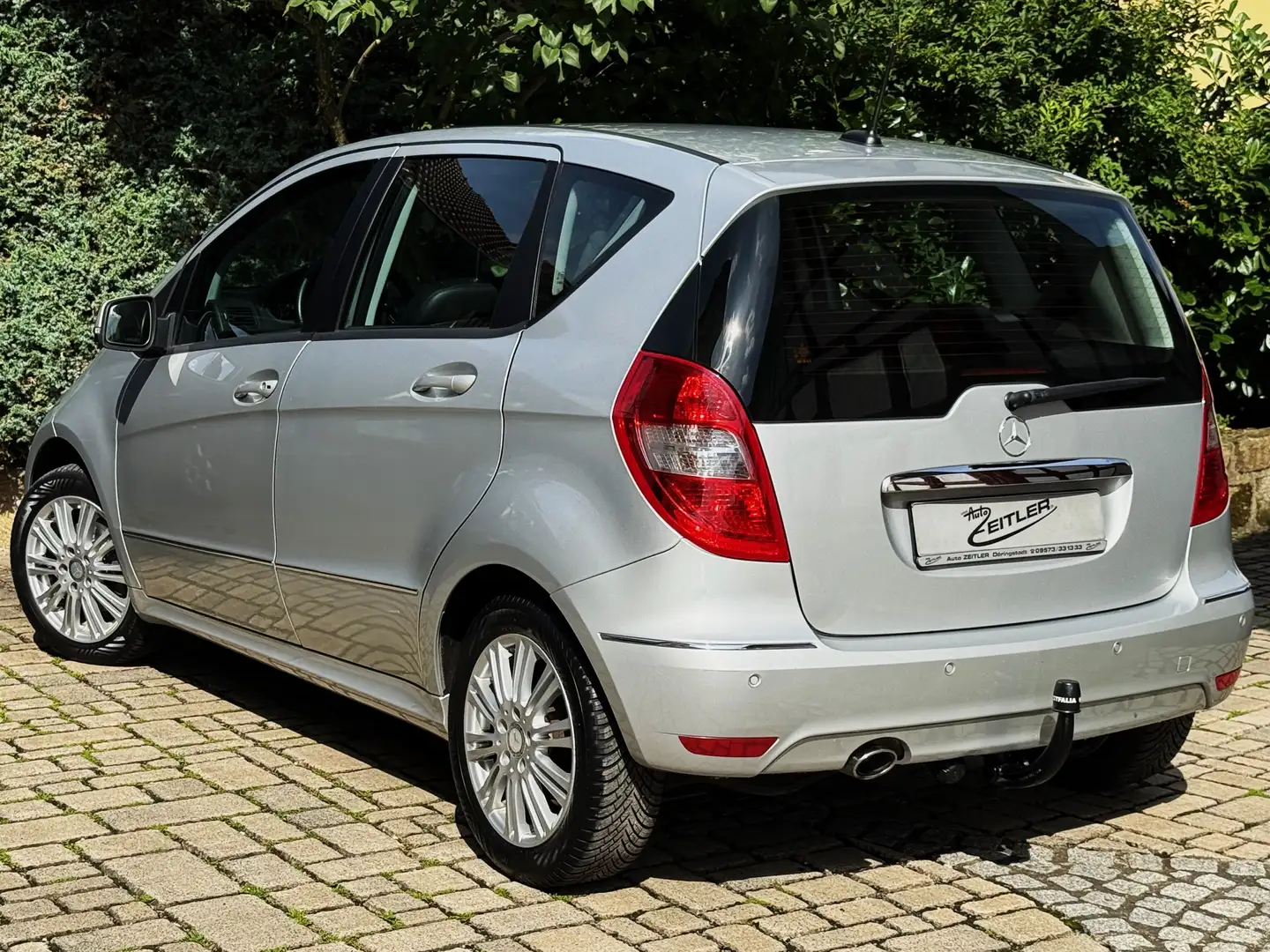 Mercedes-Benz A 180 Elegance Automatik+AHK+PDC+SH...Top Zust! Silber - 2