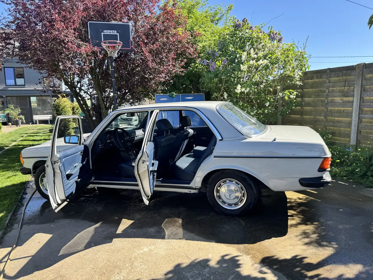 Mercedes-Benz 200 W123, foto 2