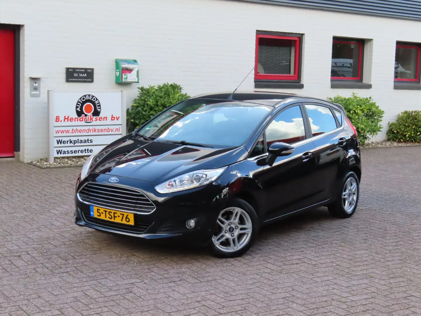 Ford Fiesta 1.0 EcoBoost 100PK 5D Titanium/ Trekhaak/ Parkeerc Noir - 1