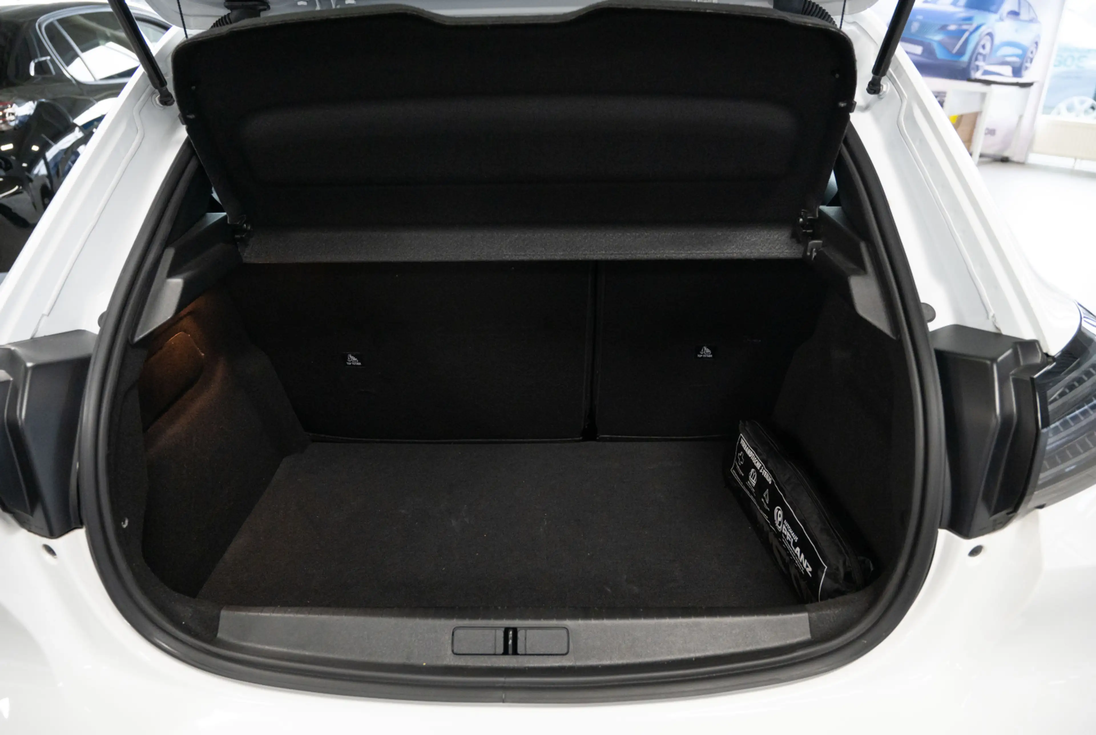 Peugeot 208 GT 1.2 Hybrid 100 e-DSC6 *DRIVE-ASSIST+*MIRRORSCREEN* — photo 14
