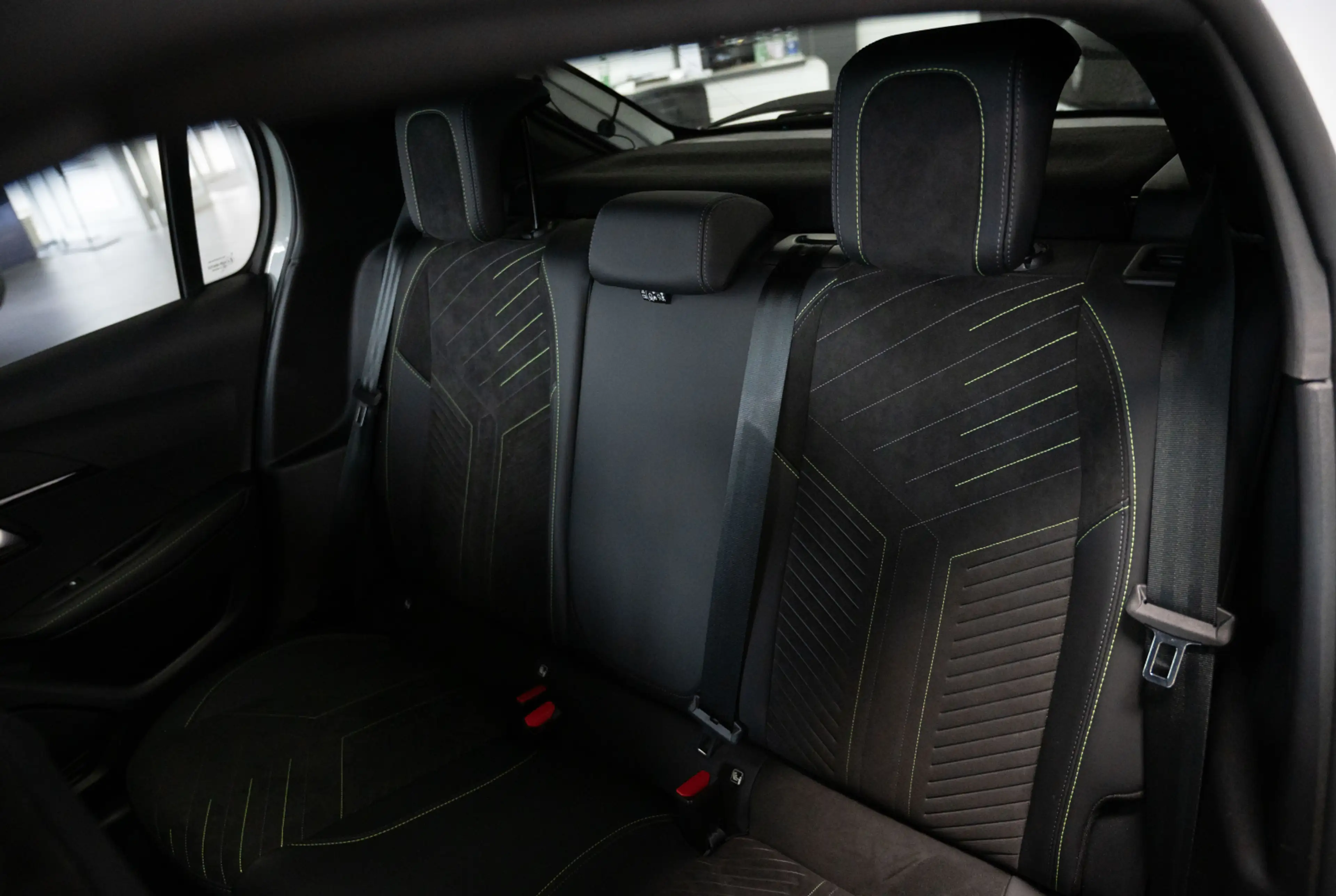 Peugeot 208 GT 1.2 Hybrid 100 e-DSC6 *DRIVE-ASSIST+*MIRRORSCREEN* — photo 7