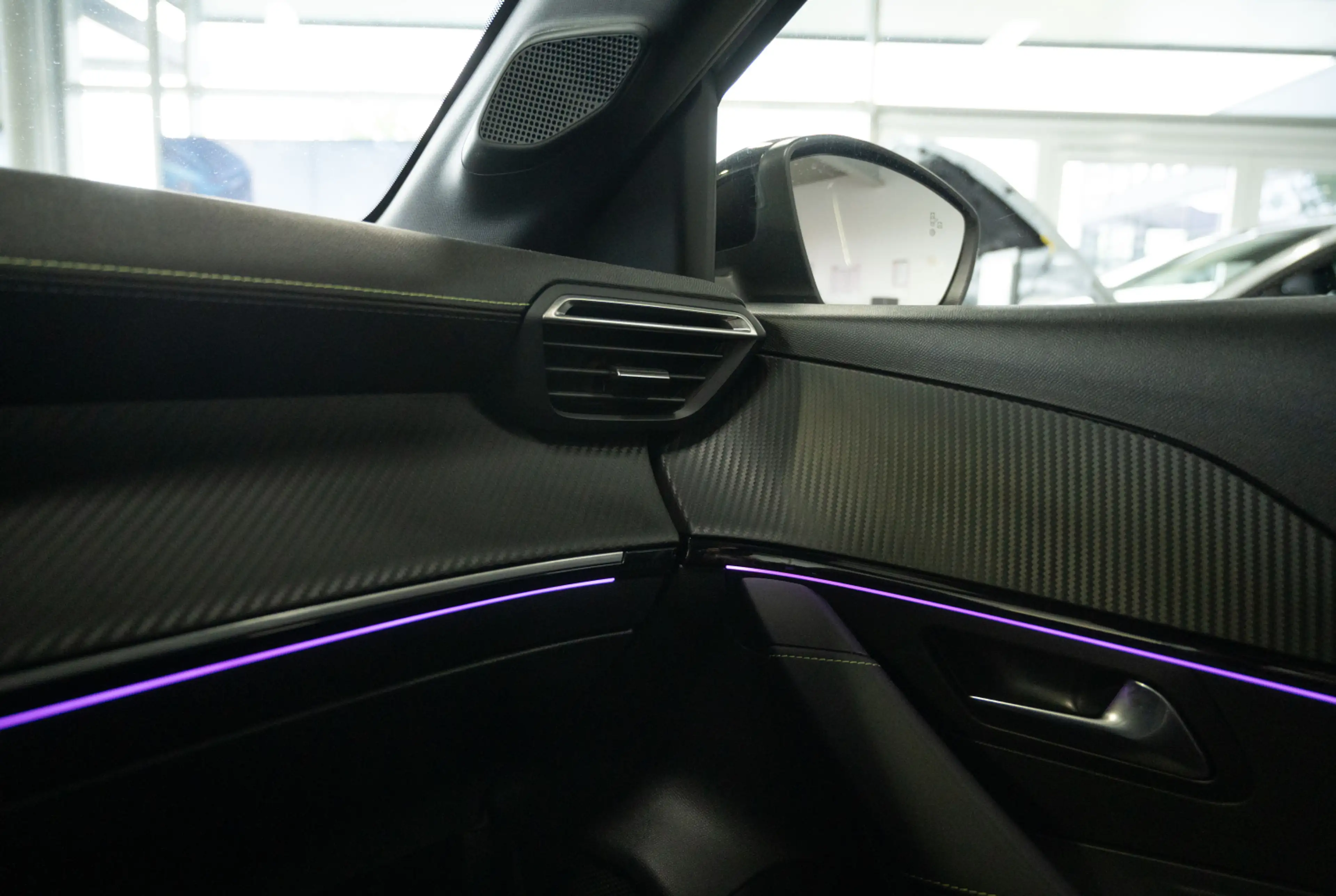 Peugeot 208 GT 1.2 Hybrid 100 e-DSC6 *DRIVE-ASSIST+*MIRRORSCREEN* — photo 11