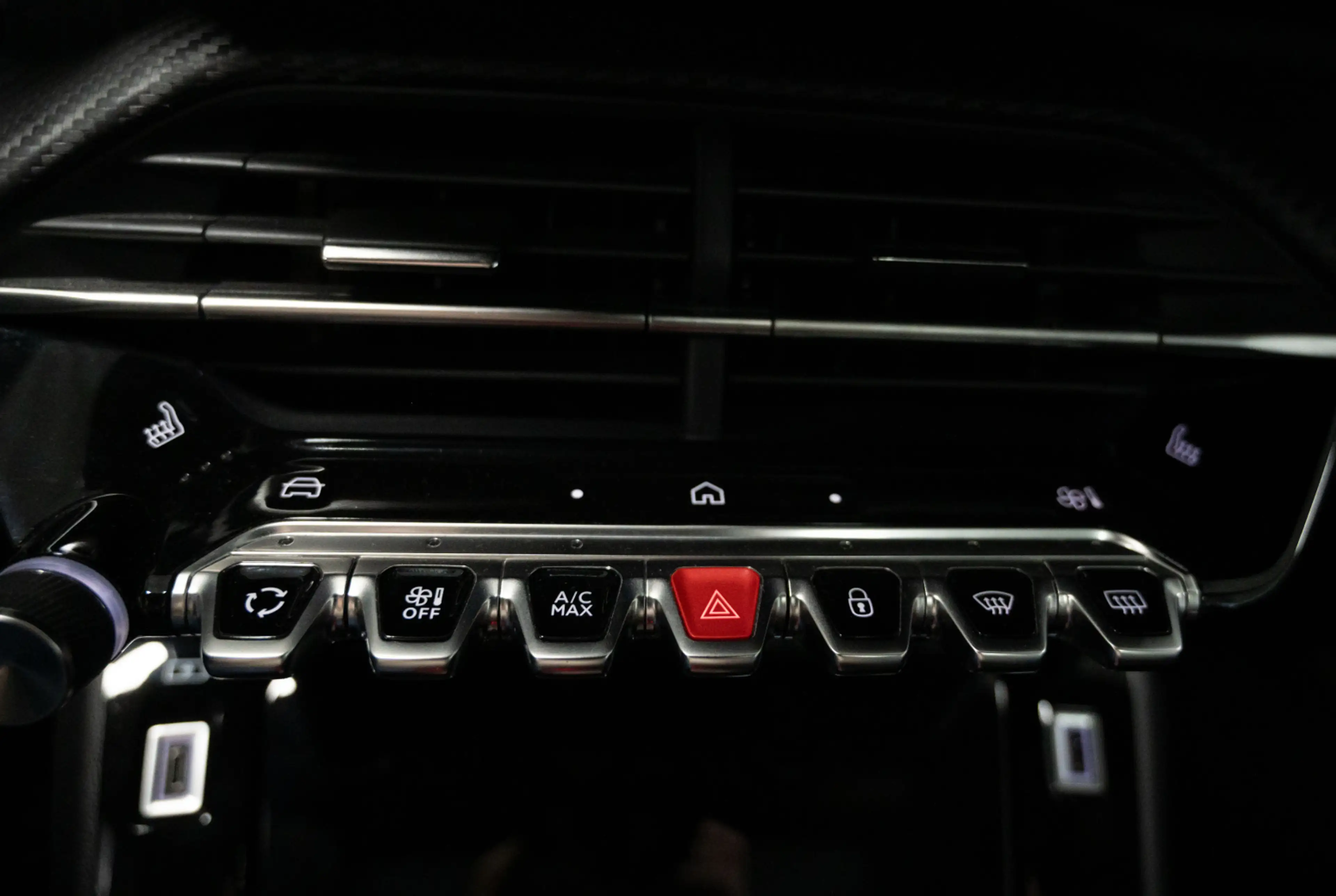 Peugeot 208 GT 1.2 Hybrid 100 e-DSC6 *DRIVE-ASSIST+*MIRRORSCREEN* — photo 9