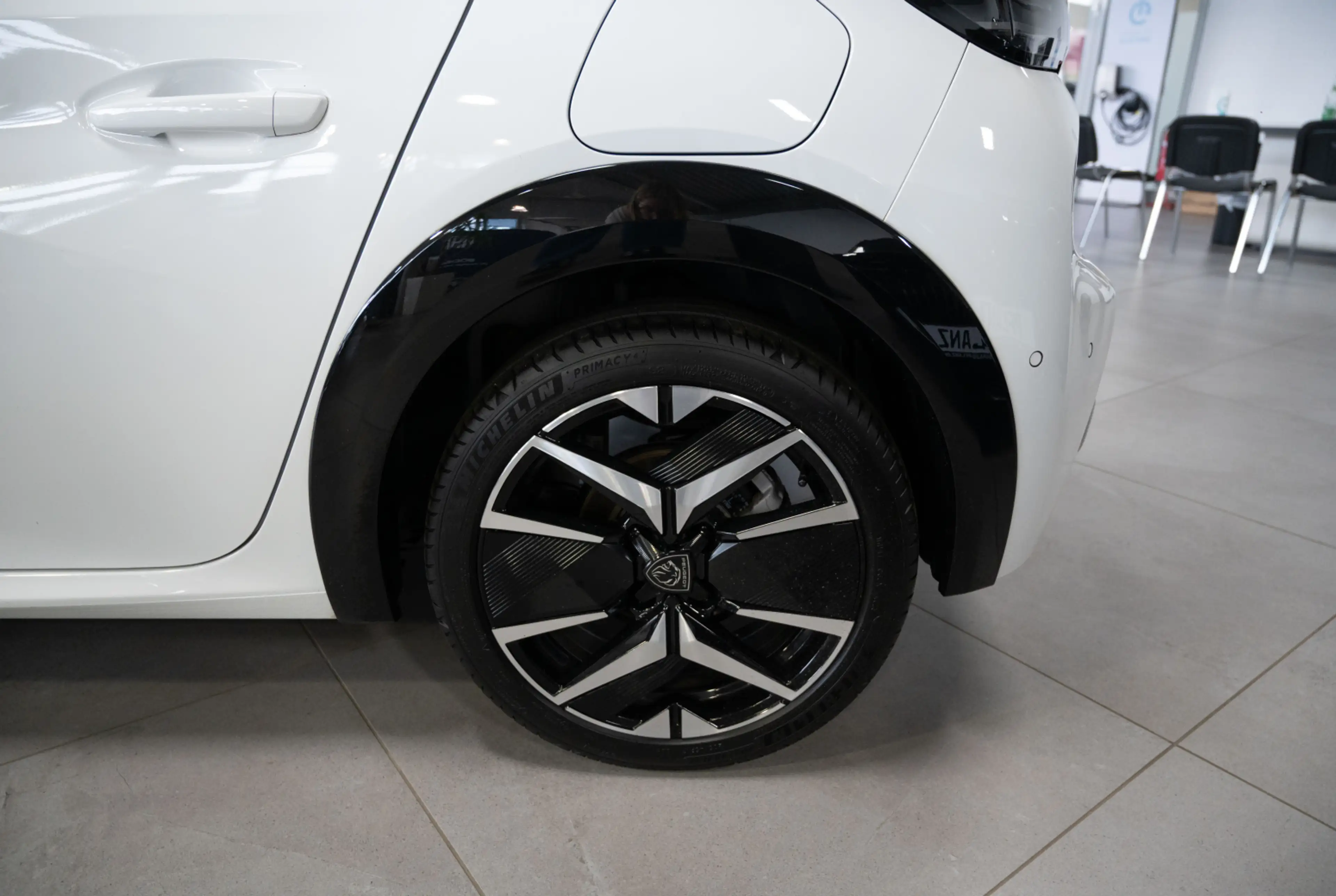 Peugeot 208 GT 1.2 Hybrid 100 e-DSC6 *DRIVE-ASSIST+*MIRRORSCREEN* — photo 15