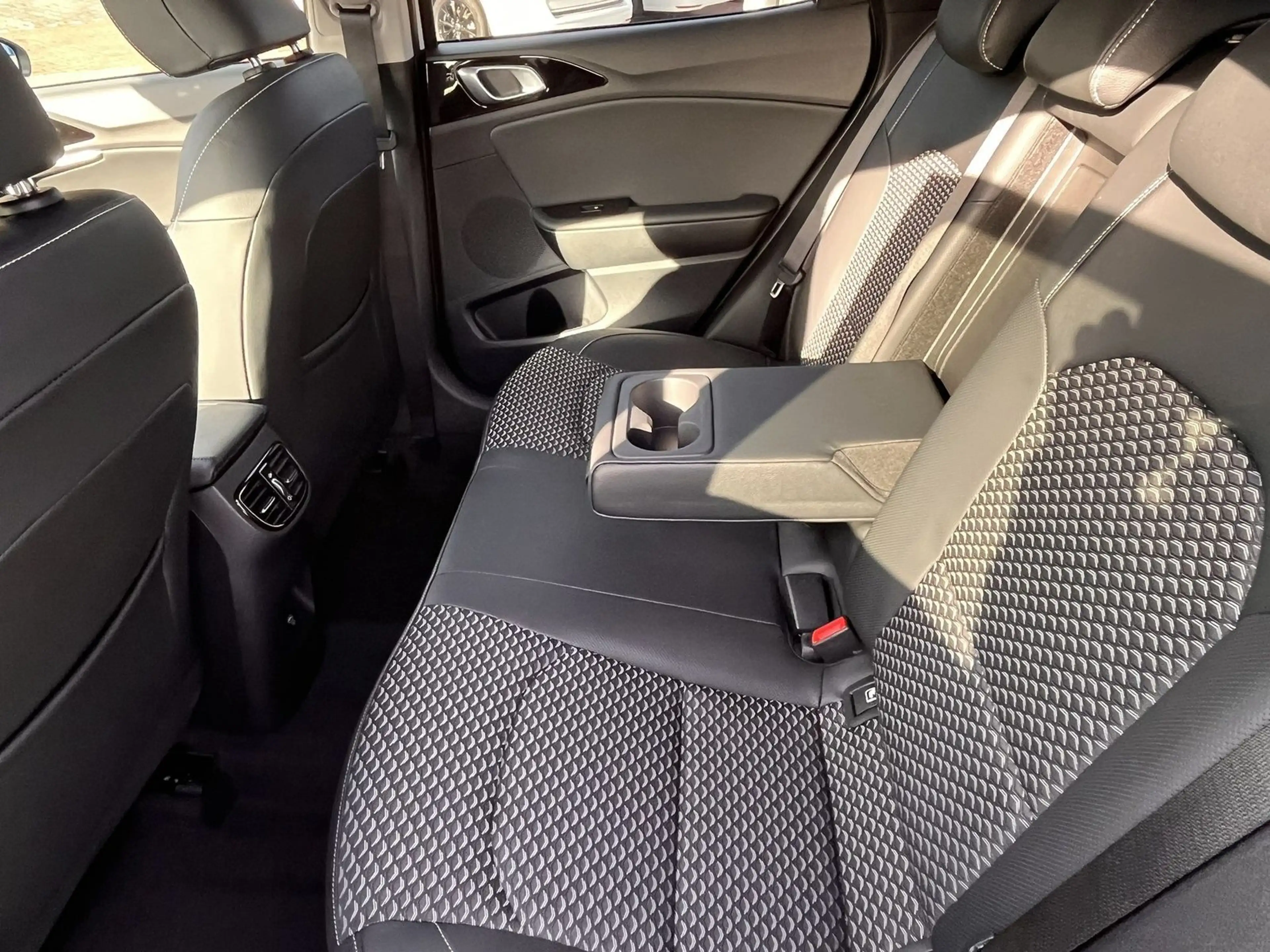 Kia XCeed 1.6 T-GDI Exclusive Alu 16" Automatik Navi — photo 8