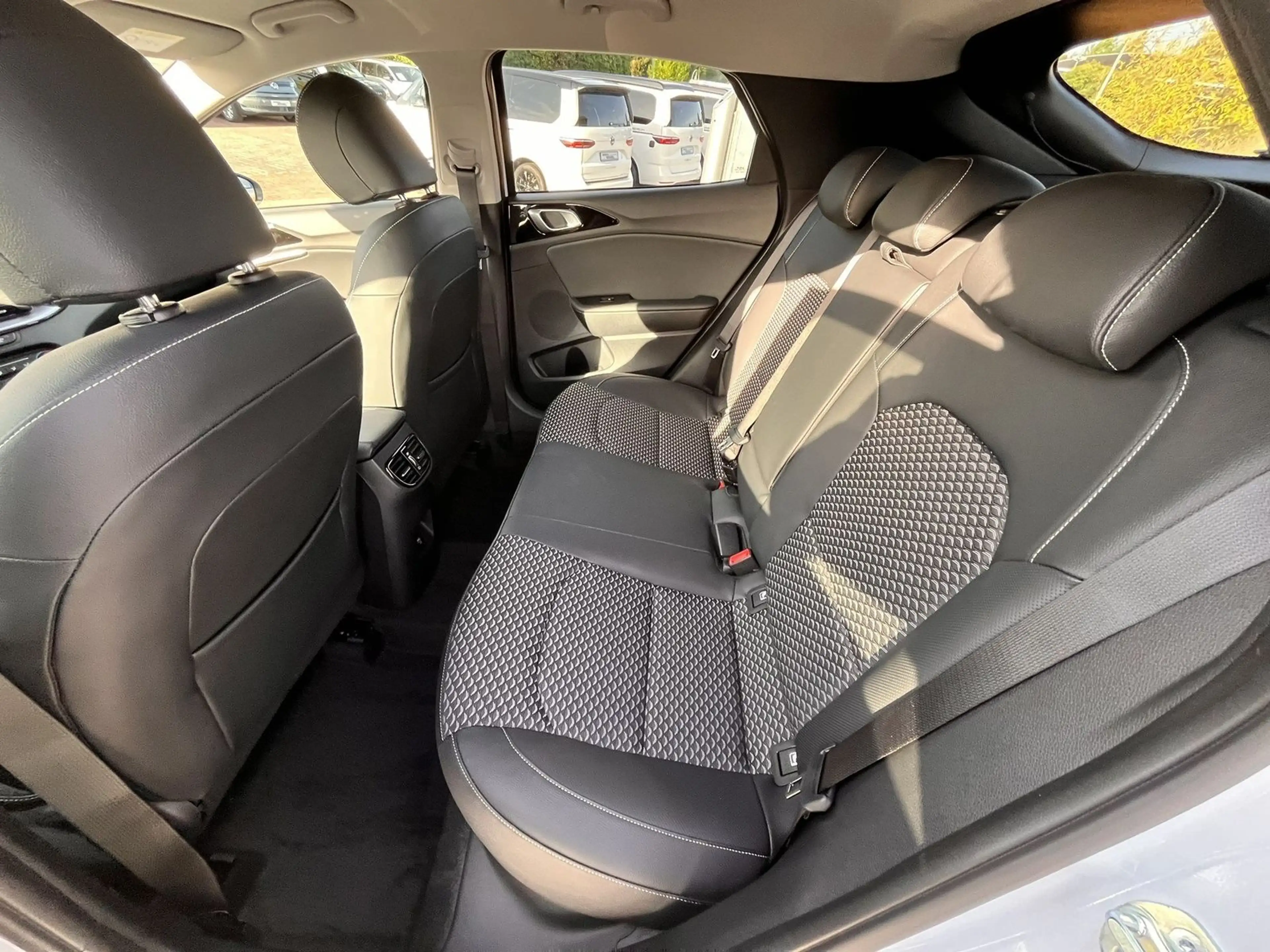 Kia XCeed 1.6 T-GDI Exclusive Alu 16" Automatik Navi — photo 6