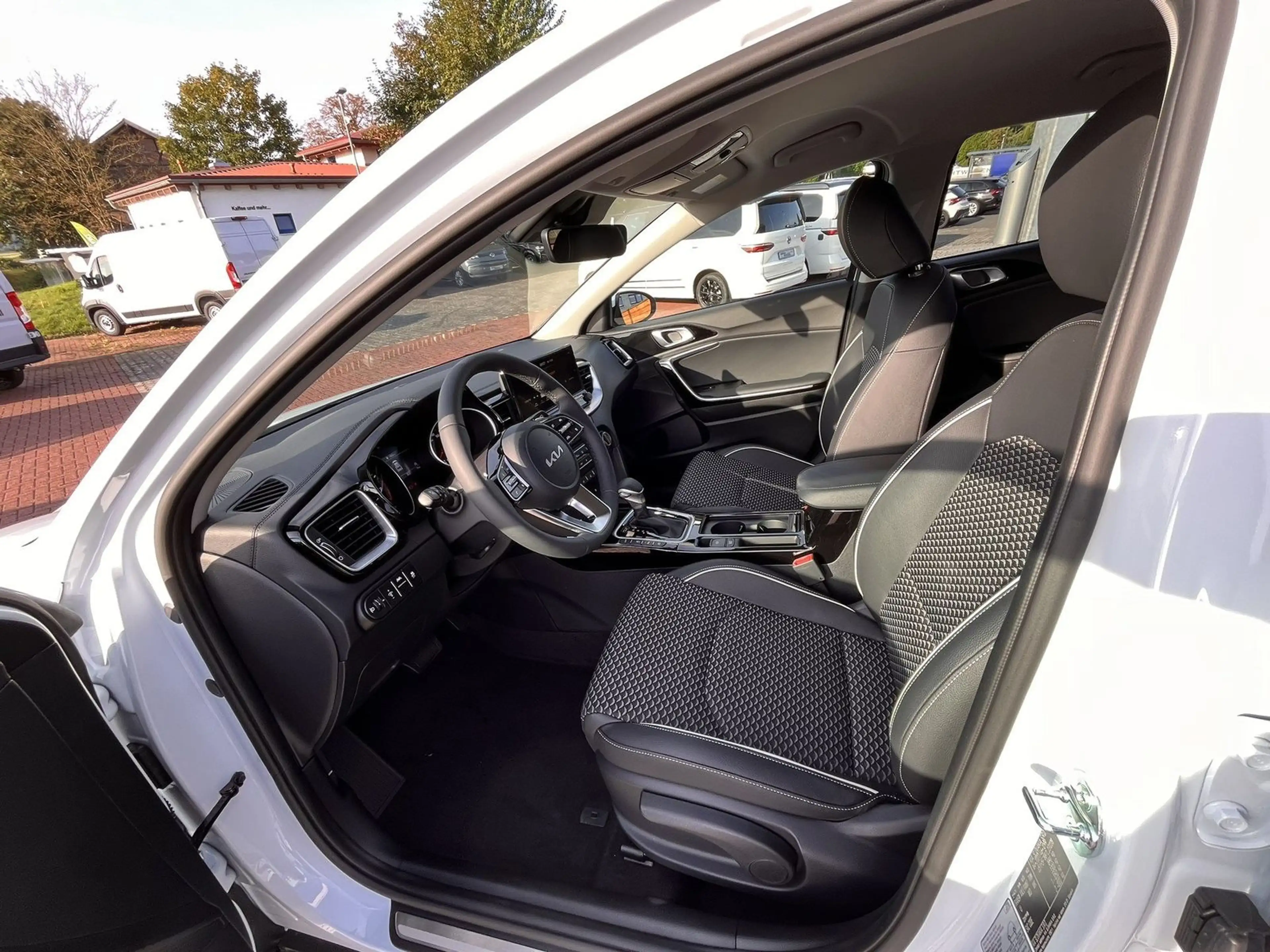 Kia XCeed 1.6 T-GDI Exclusive Alu 16" Automatik Navi — photo 5