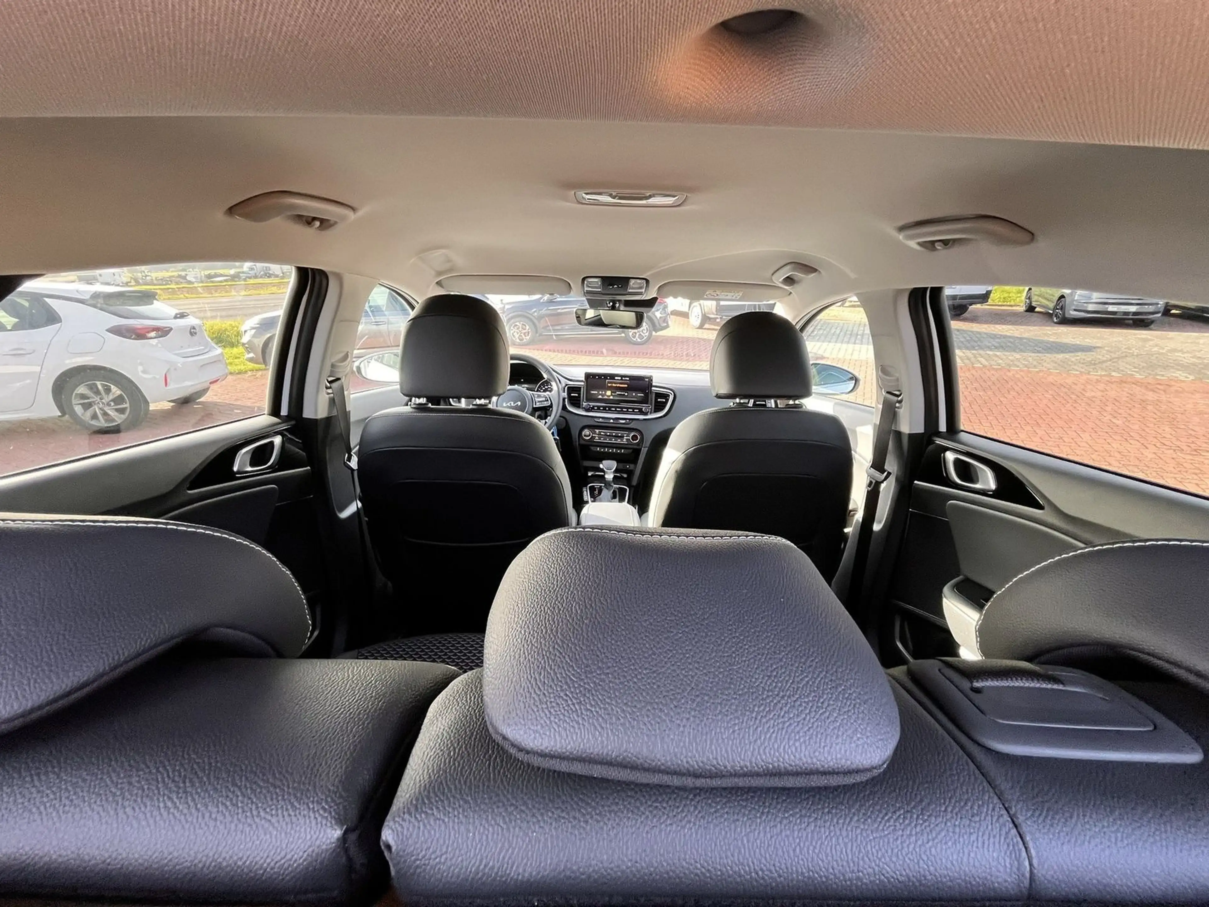 Kia XCeed 1.6 T-GDI Exclusive Alu 16" Automatik Navi — photo 11